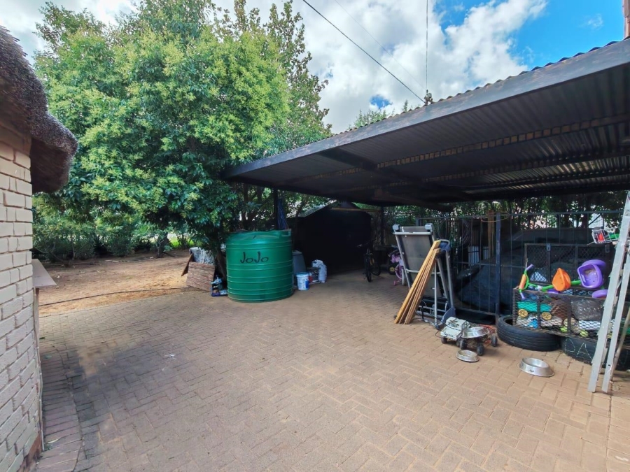 6 Bedroom Property for Sale in Pellissier Free State